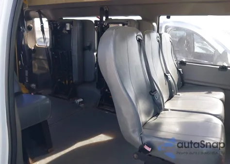 2010 Ford E-350 Super Duty Commercial/Recreational из США, поврежденный, VIN 1FTSS3EL5ADA23291